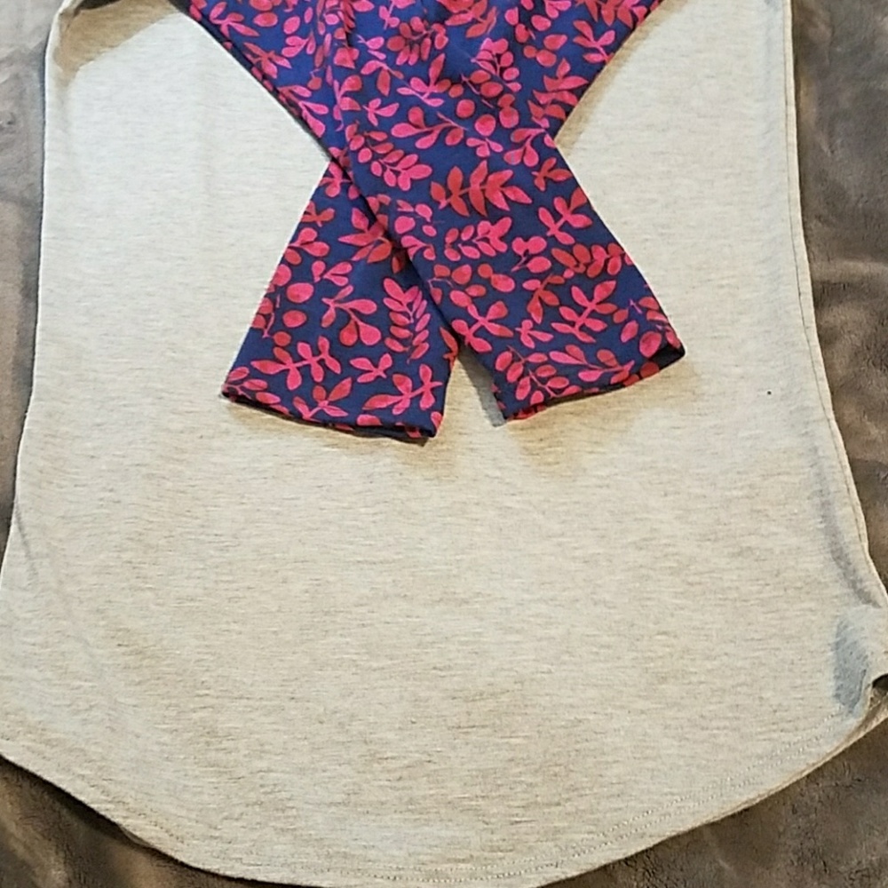 NWOT Lularoe tee - Picture 5 of 5